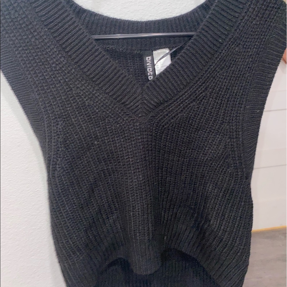 black sweater vest H&M